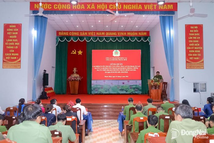 Công an phường Phước Bình tổ chức lễ ra quân. Ảnh: CTV
