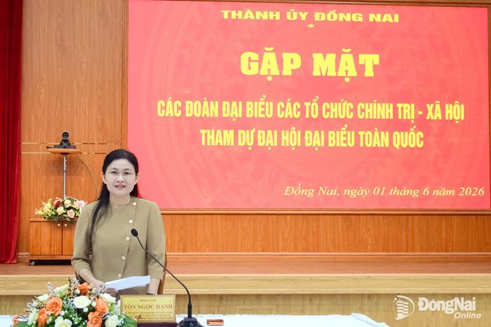 Đồng chí Tôn Ngọc Hạnh, Ủy viên Trung ương Đảng, Phó Bí thư Thường trực Thành ủy, Chủ tịch HĐND thành phố phát biểu tại buổi gặp mặt. Ảnh: Phương Hằng