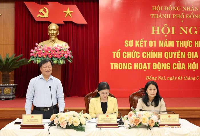 Thành ủy viên, Phó Chủ tịch HĐND thành phố Trần Văn Mi phát biểu tại hội nghị. Ảnh: Hồ Thảo