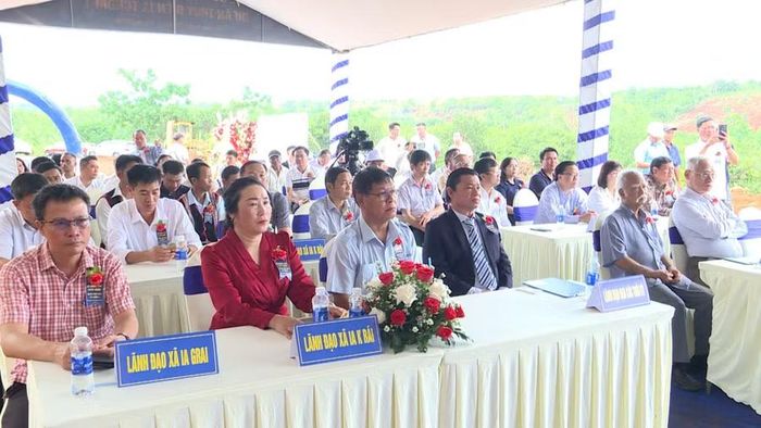  Các đại biểu tham dự buổi lễ. Ảnh: Phi Long 