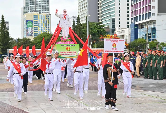 Các liên đội tham gia lễ diễu hành nghi thức Đội.
