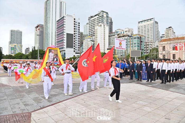 Các liên đội tham gia lễ diễu hành nghi thức Đội.