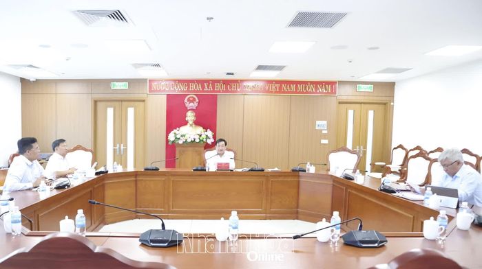 Quang cảnh cuộc họp.