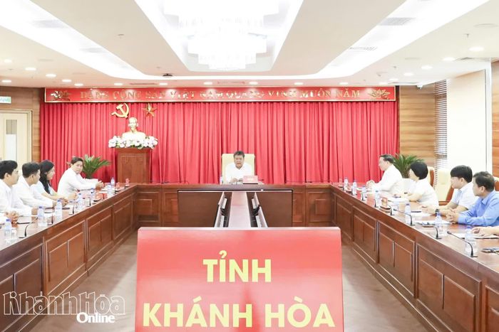 Bí thư Tỉnh ủy Trần Phong chủ trì buổi gặp mặt.