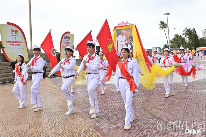 Các liên đội thi nội dung diễu hành được tổ chức tại Quảng trường 2 tháng 4 (phường Nha Trang).