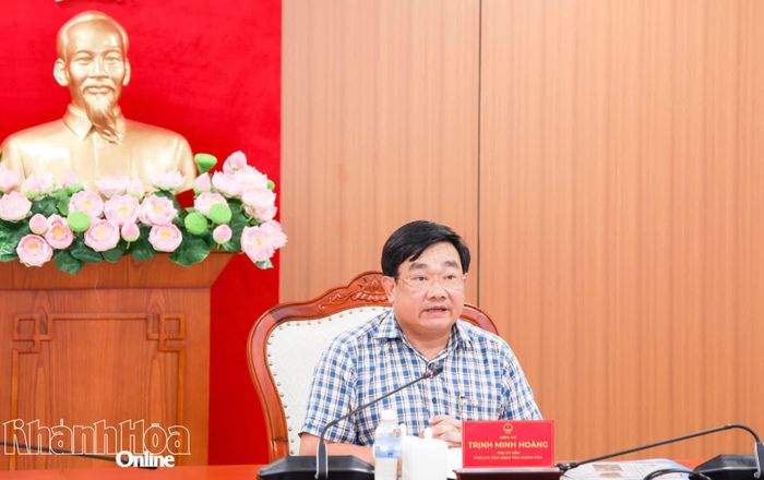 Đồng chí Trịnh Minh Hoàng - Phó Chủ tịch UBND tỉnh chủ trì cuộc họp.