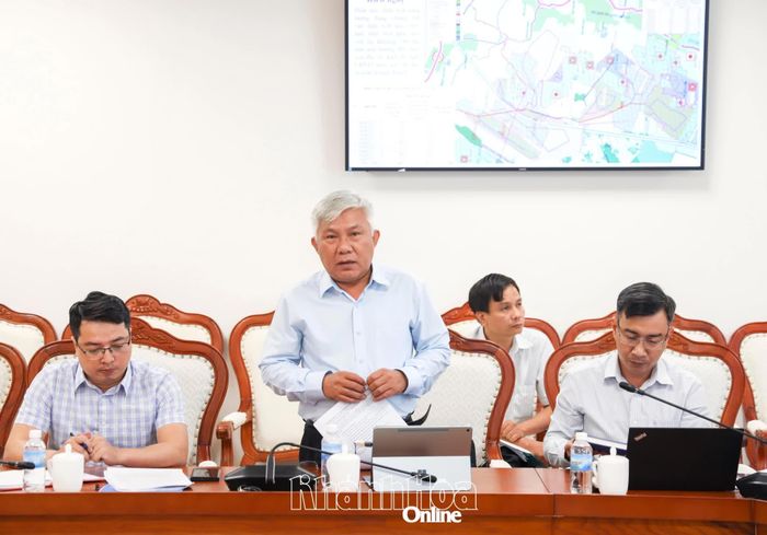 Lãnh đạo Sở Nông nghiệp và Môi trường phát biểu tại cuộc họp.