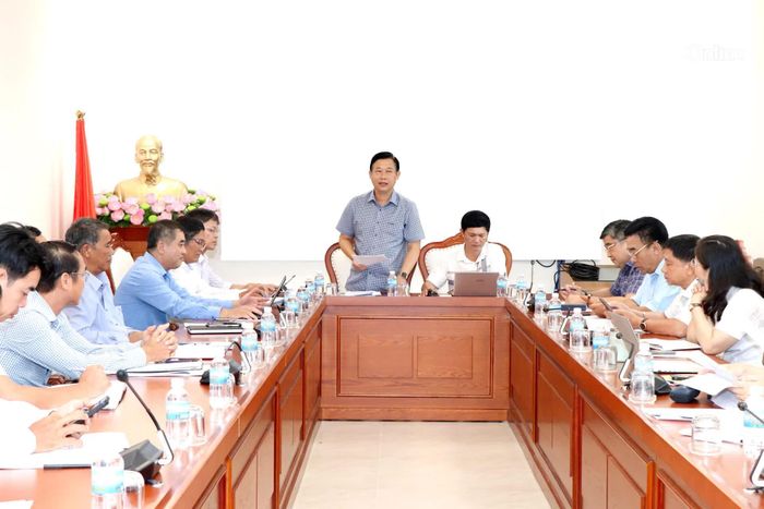 Ông Nguyễn Trọng Trung - Trưởng Ban Pháp chế HĐND tỉnh kết luận nội dung thẩm tra.