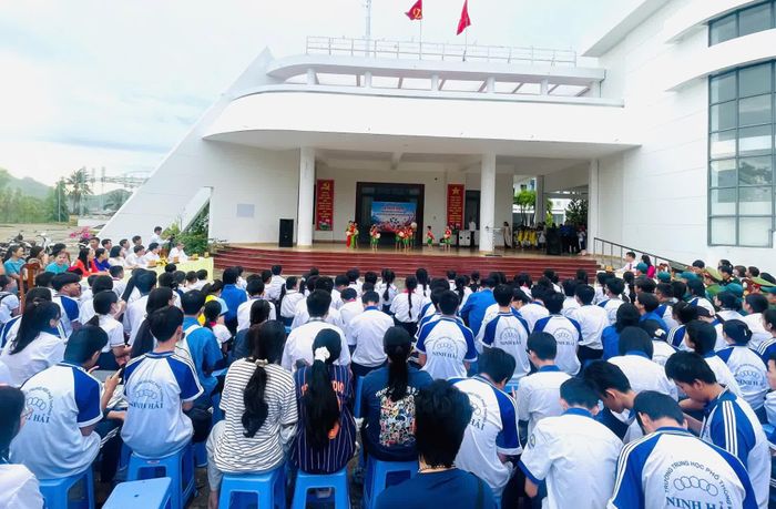 Quang cảnh lễ phát động.