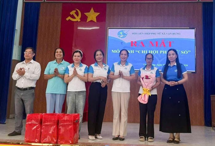 Ra mắt mô hình "Chi hội phụ nữ số" thôn Xuân Đông.