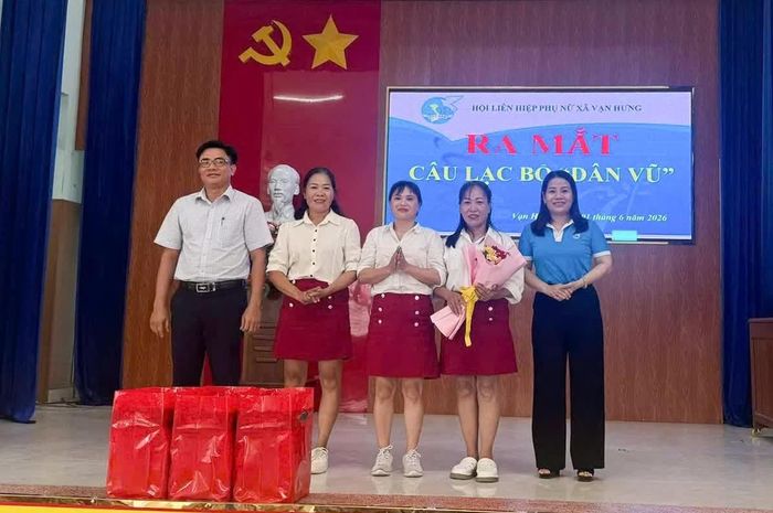 Ra mắt Câu lạc bộ “Dân vũ” Chi hội phụ nữ thôn Xuân Ninh.