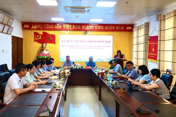 Quang cảnh lễ ký kết.