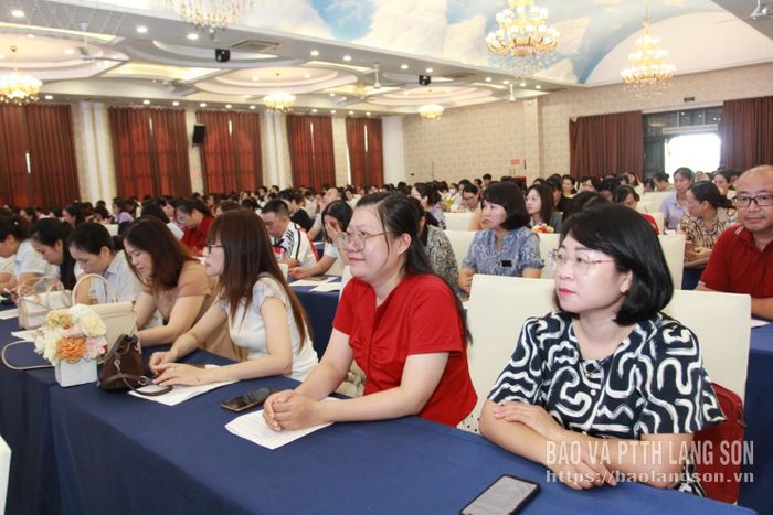 Đại biểu dự khai mạc chấm thi tuyển sinh lớp 10 THPT năm học 2026 - 2027