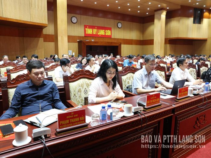 Các đại biểu Trung ương dự hội nghị