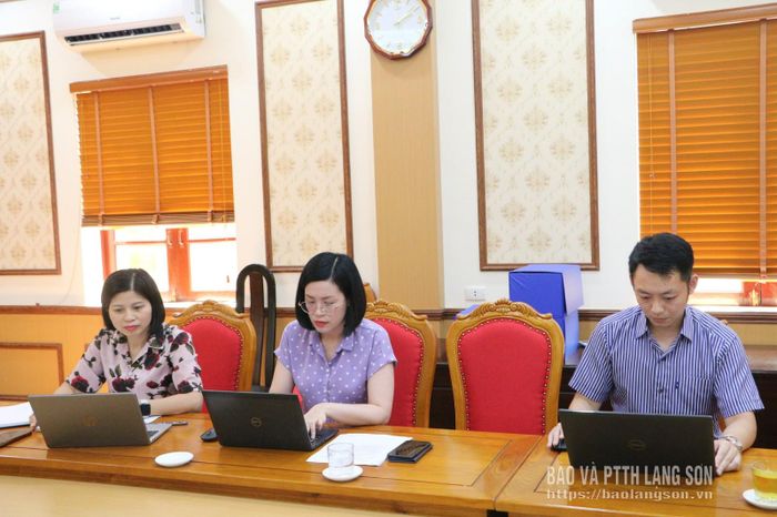 Các đại biểu dự cuộc họp