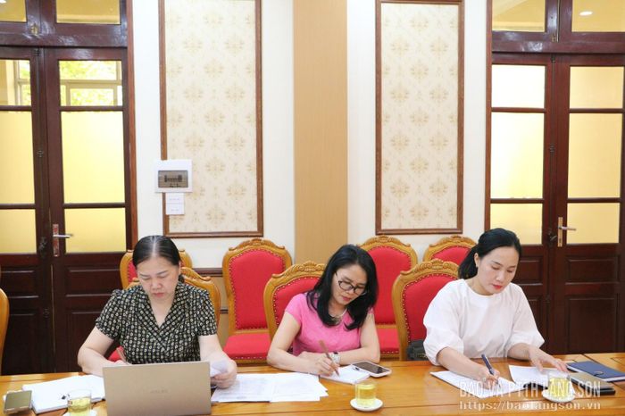 Các đại biểu dự cuộc họp