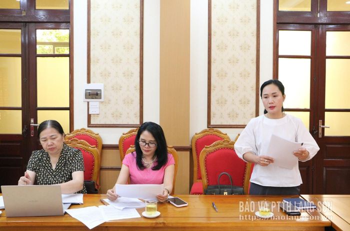 Lãnh đạo Ban tổ chức Tỉnh ủy, thành viên Ban Giám khảo phát biểu tại cuộc họp