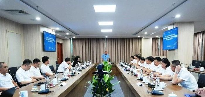 Đoàn đại biểu Quốc hội tỉnh Lào Cai khảo sát khảo sát tình hình hoạt động sản xuất, kinh doanh tại Công ty Điện lực Lào Cai tháng 10/2025.