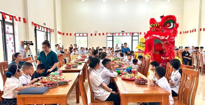 Các em nhỏ tại Trung tâm Công tác xã hội và Bảo trợ xã hội số 1 tham dự chương trình.