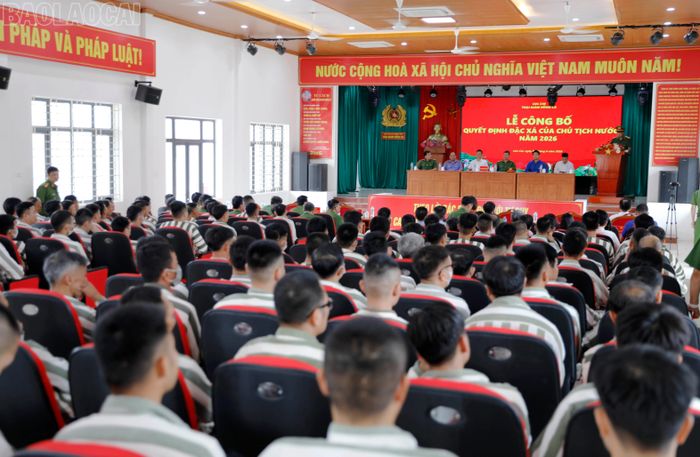 Quang cảnh buổi lễ đặc xá.