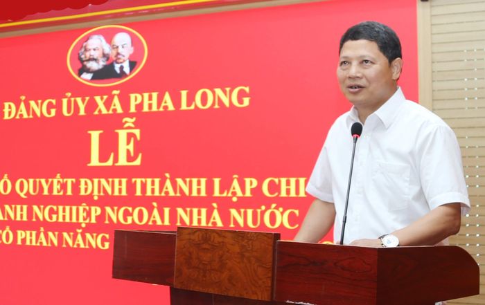 Đồng chí Hoàng Văn Quang - Bí thư Đảng ủy, Chủ tịch HĐND xã Pha Long phát biểu tại buổi lễ.