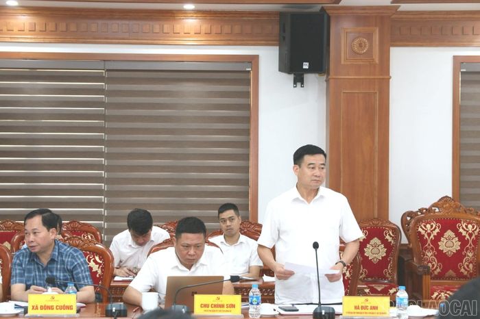 Lãnh đạo các xã báo cáo kết quả triển khai các nhiệm vụ tại buổi làm việc.