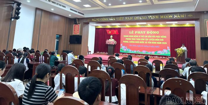 Quang cảnh lễ phát động.