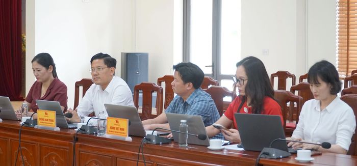 Các đại biểu tham dự cuộc họp.