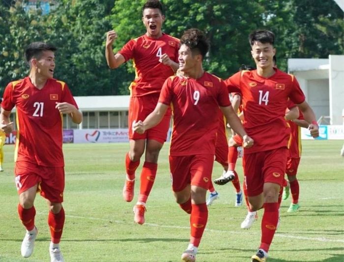Chiến thắng 3-0 tạo lợi thế lớn cho U19 Việt Nam trong cuộc đua giành vé đi tiếp.