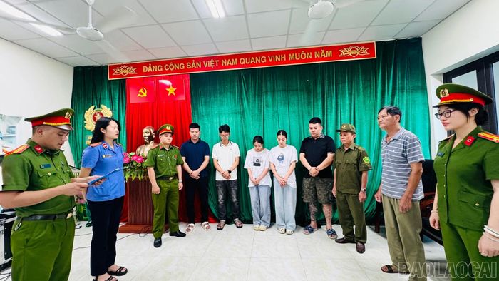 Cơ quan Cảnh sát điều tra Công an tỉnh Lào Cai thi hành lệnh khởi tố đối với các bị can.