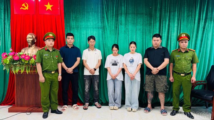 Các đối tượng liên quan vụ án tại cơ quan công an.