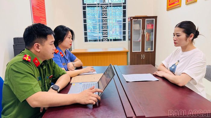 Cơ quan chức năng lấy lời khai của đối tượng Trần Ngọc Huy và Nguyễn Hồng Diệu.