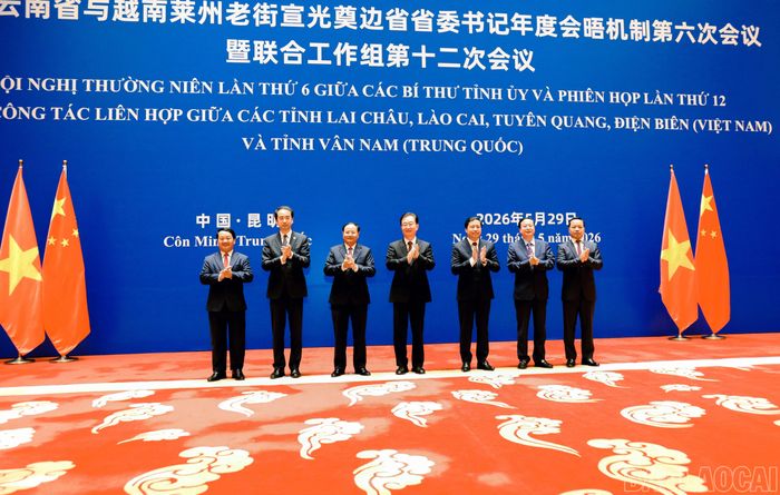 Các đại biểu dự hội nghị thường niên lần thứ 6 giữa Bí thư Tỉnh ủy các tỉnh Lào Cai, Lai Châu, Tuyên Quang, Điện Biên (Việt Nam) và tỉnh Vân Nam (Trung Quốc).