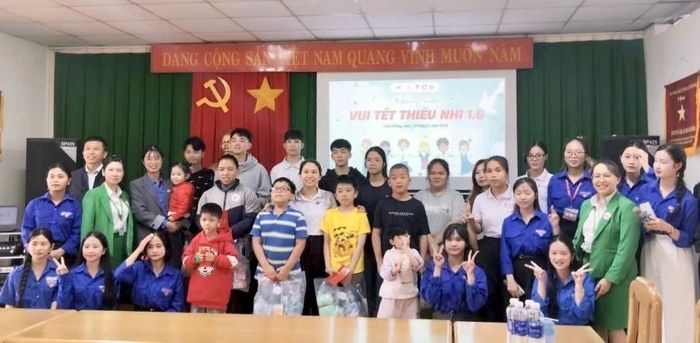 Bệnh viện Đa khoa tỉnh tổ chức chương trình Vui Tết thiếu nhi cho các bệnh nhi đang điều trị và trẻ em tại Trung tâm Bảo trợ xã hội tỉnh