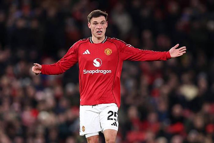 Ugarte nhiều khả năng sẽ chia tay Man Utd hè này.
