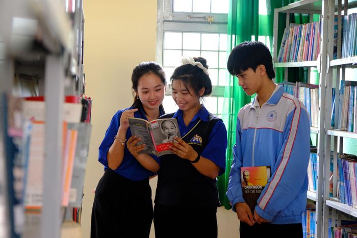 Trường THPT Tân Hà từng bước xây dựng nguồn đảng viên trẻ từ những học sinh xuất sắc