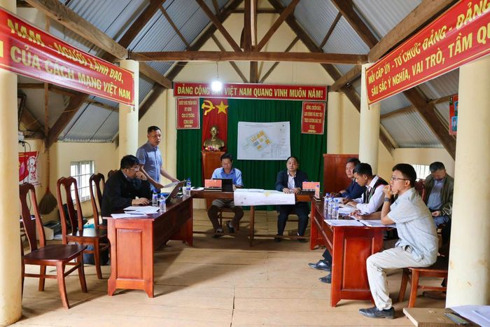 Xã Tuy Đức và Ban 3 tổ chức họp dân, vận động người dân sớm bàn giao mặt bằng
