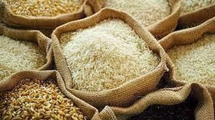 Giá lúa gạo trong nước duy trì ổn định trong khi giá thế giới biến động mạnh.