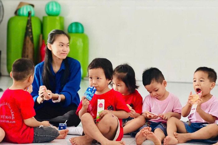 Những phần quà thể hiện sự sẻ chia của xã hội đối với những mảnh đời bất hạnh