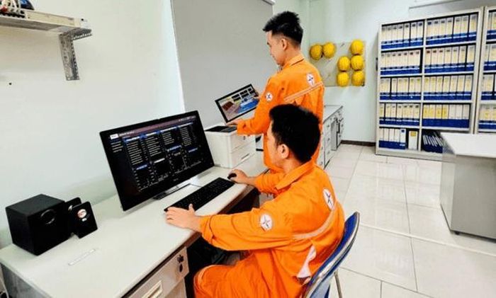 Kỹ sư Phân xưởng sửa chữa cấu hình phần mềm giám sát vận hành trên thiết bị di động