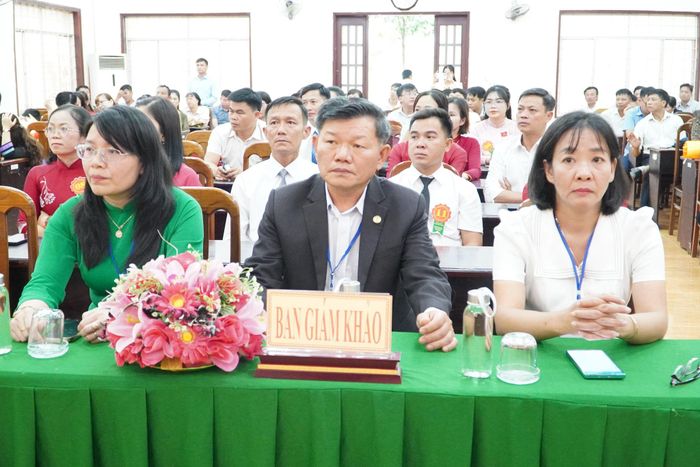 Các thành viên Ban Giám khảo tham gia Hội thi