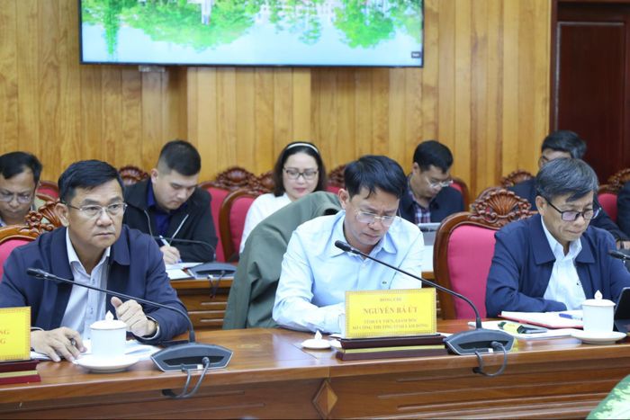 Các sở, ngành tham dự cuộc họp