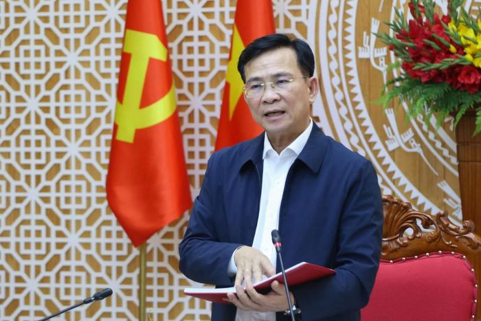 Ủy viên Ban Chấp hành Trung ương Đảng, Phó Bí thư Tỉnh ủy, Chủ tịch UBND tỉnh Hồ Văn Mười yêu cầu các sở, ngành, đơn vị tiếp tục tháo gỡ khó khăn, đẩy nhanh tăng trưởng các lĩnh vực