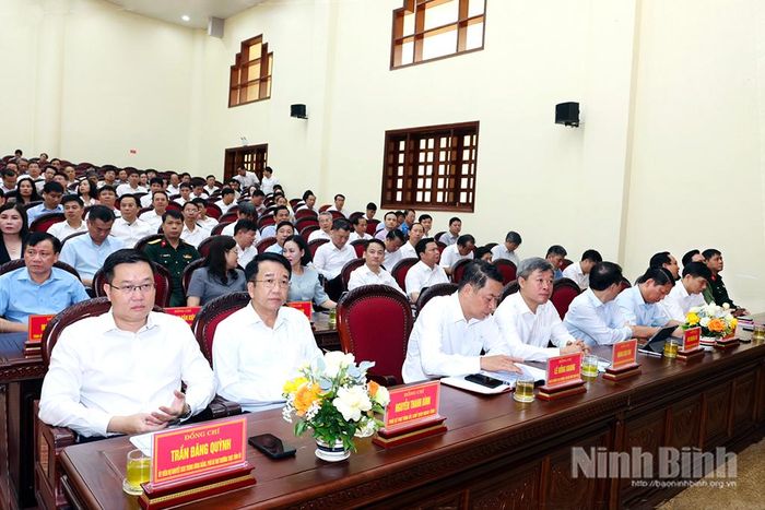 Các đại biểu dự hội nghị.