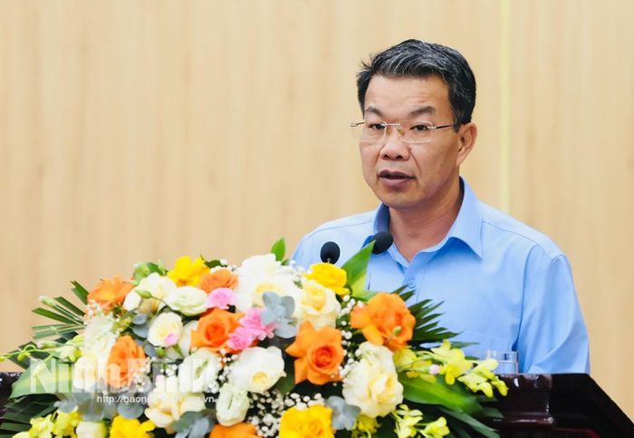 Đồng chí Nguyễn Hoàng Hà, Ủy viên Ban Thường vụ Tỉnh ủy, Phó Chủ tịch Thường trực Ủy ban MTTQ Việt Nam tỉnh trình bày tham luận tại hội nghị.