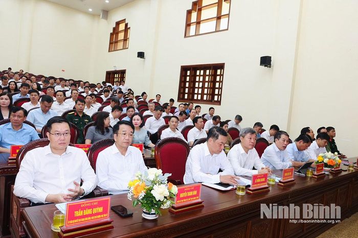 Các đại biểu dự hội nghị.