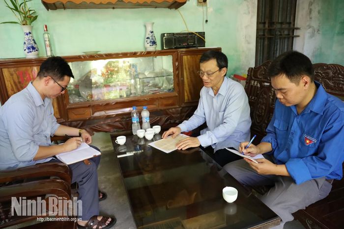 Ông Đỗ Đức Huấn (xã Phong Doanh) chia sẻ về hành trình tìm kiếm phần mộ Liệt sĩ Đỗ Đức Vị.