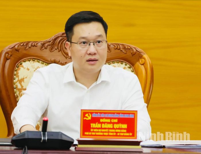 Đồng chí Trần Đăng Quỳnh, Ủy viên dự khuyết Trung ương Đảng, Phó Bí thư Thường trực Tỉnh ủy, Bí thư Đảng ủy các cơ quan Đảng tỉnh phát biểu kết luận Hội nghị.