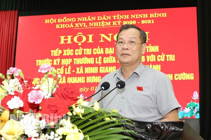 Đồng chí Lê Quốc Chỉnh, Phó Bí thư Tỉnh ủy, Chủ tịch HĐND tỉnh phát biểu tạibuổi tiếp xúc cử tri.