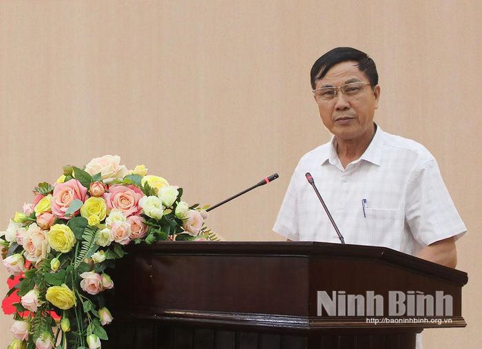 Cử tri phường Hồng Quang phát biểu kiến nghị tại hội nghị. Ảnh: Thành Trung